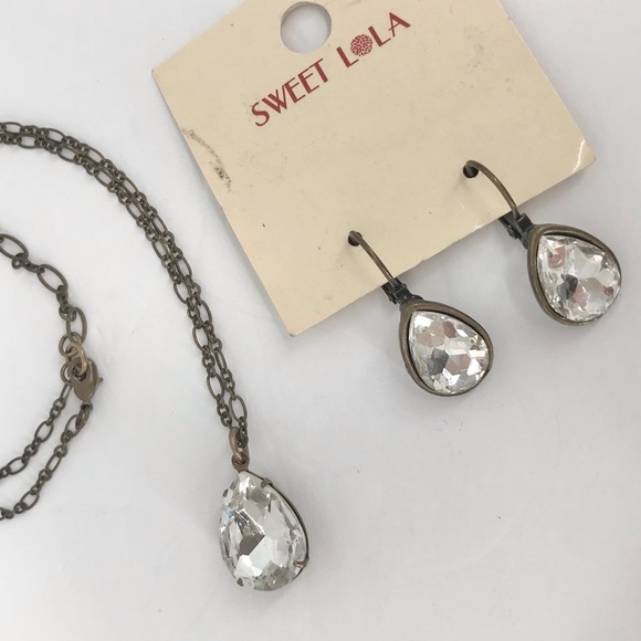 4 for $35🍄 Crystal Necklace and Earring Set - Picture 2 of 7